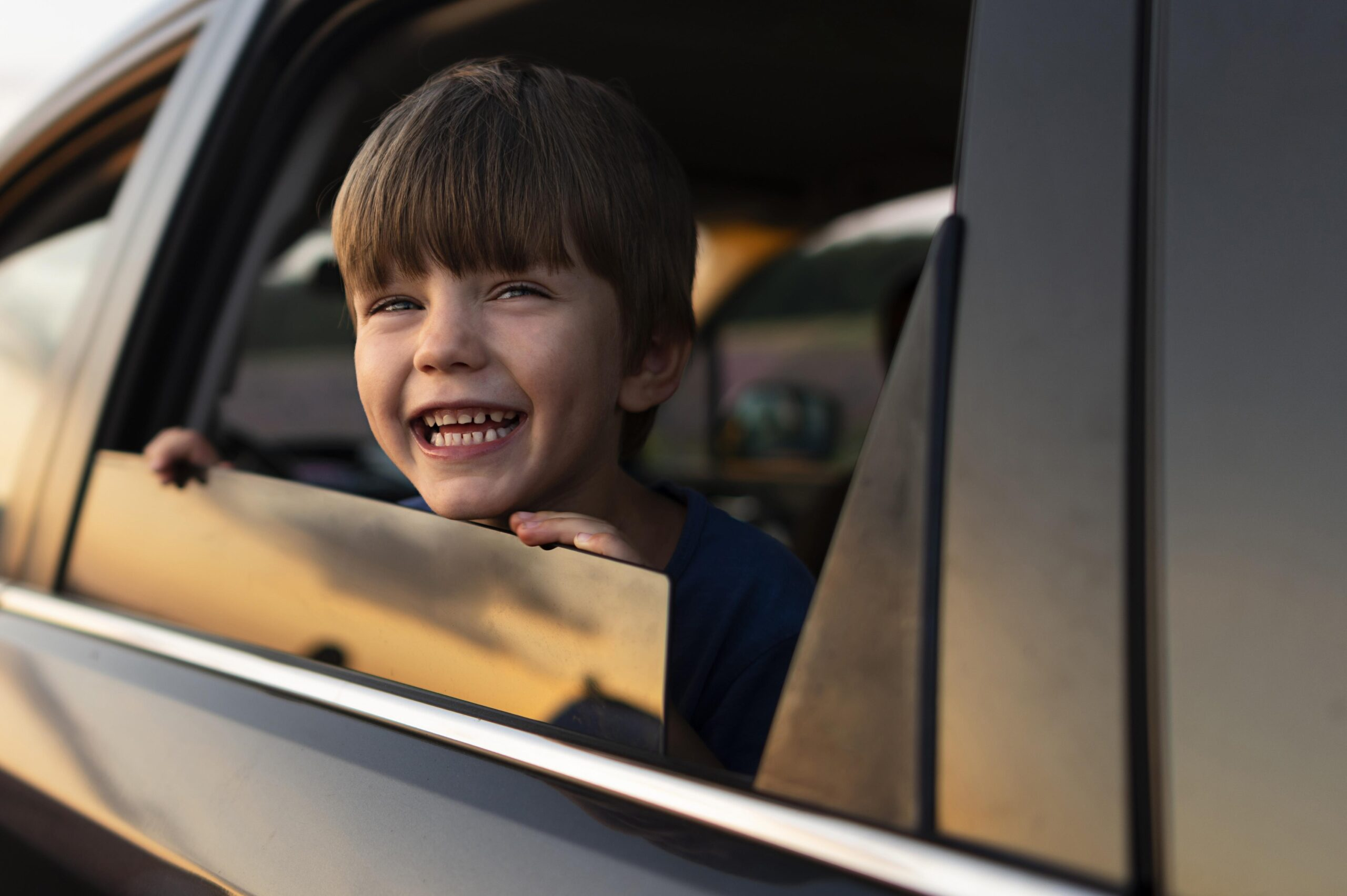 5 cuidados essenciais ao dirigir com crianças e adolescentes no seu carro