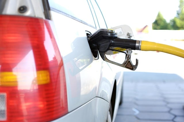 Na reserva? Veja por que dirigir com pouco combustível pode dar prejuízo!